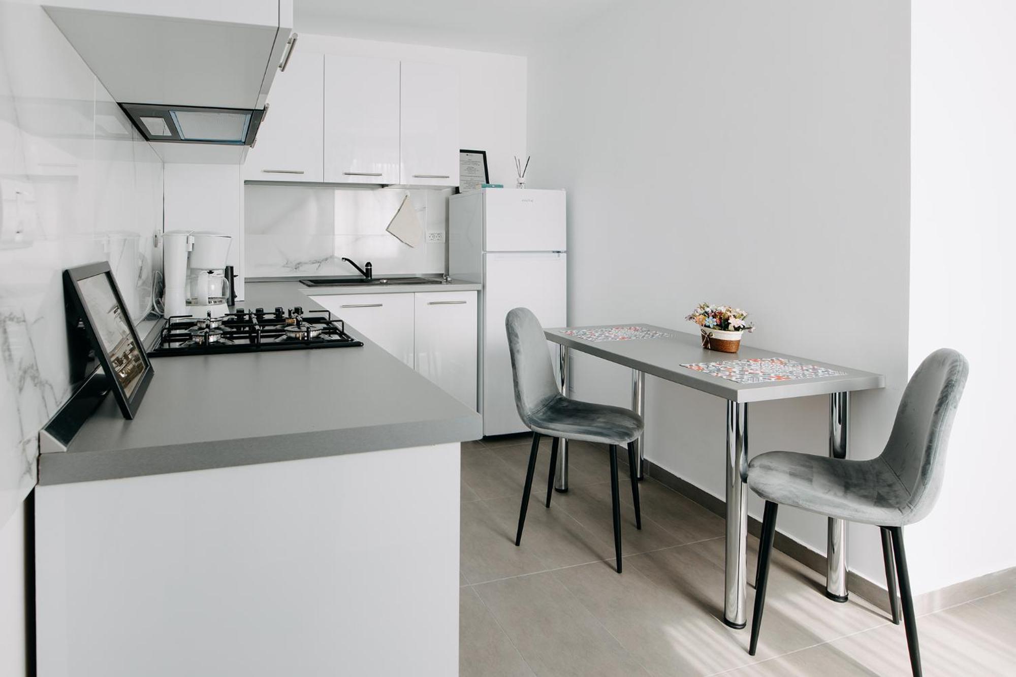 Stepo Sunset Apartment Bukares Bagian luar foto
